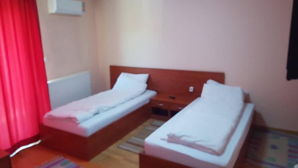 Hotel Jezero Сараево Екстериор снимка