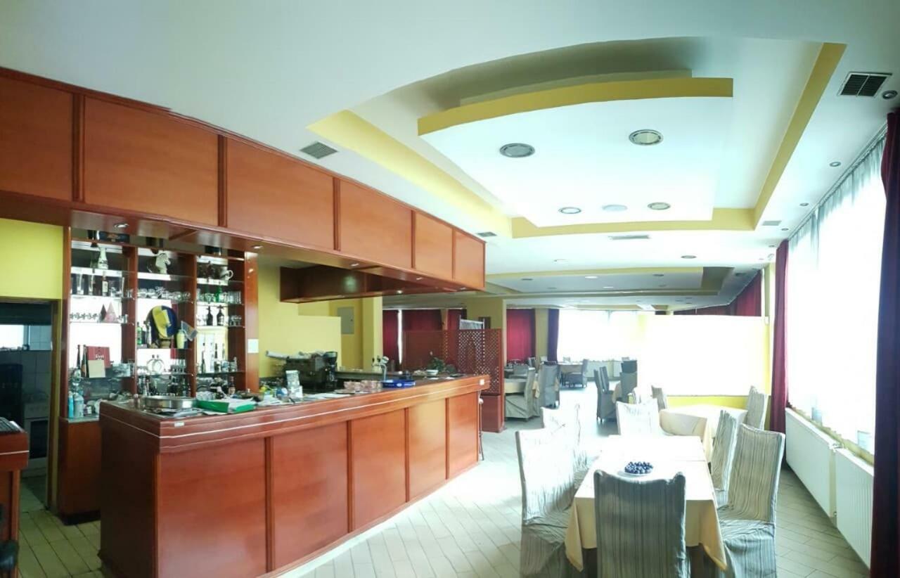 Hotel Jezero Сараево Екстериор снимка